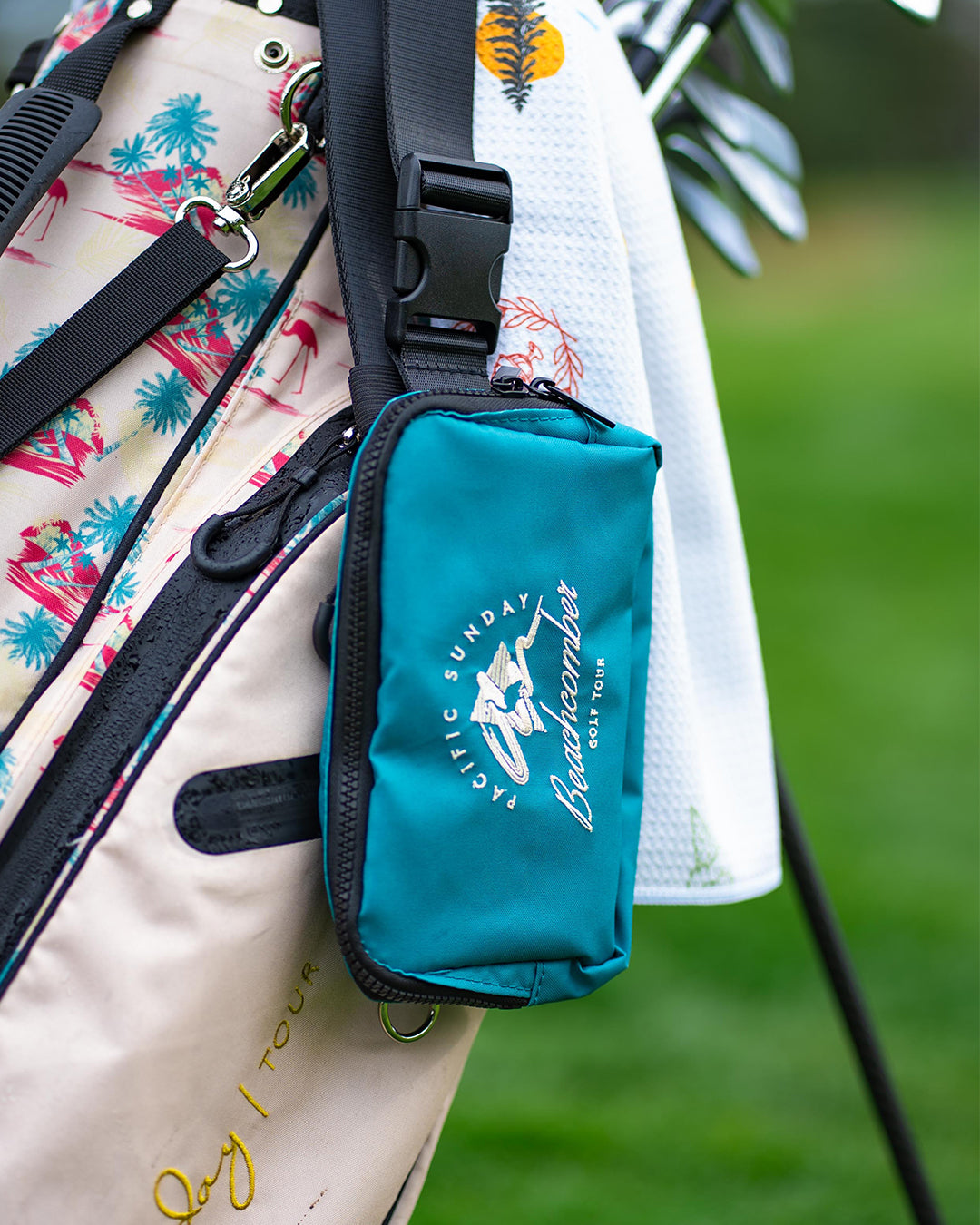 Pacific Sunday Beachcomber Golf Bag. 100% waterproof and premium quality golf bag.