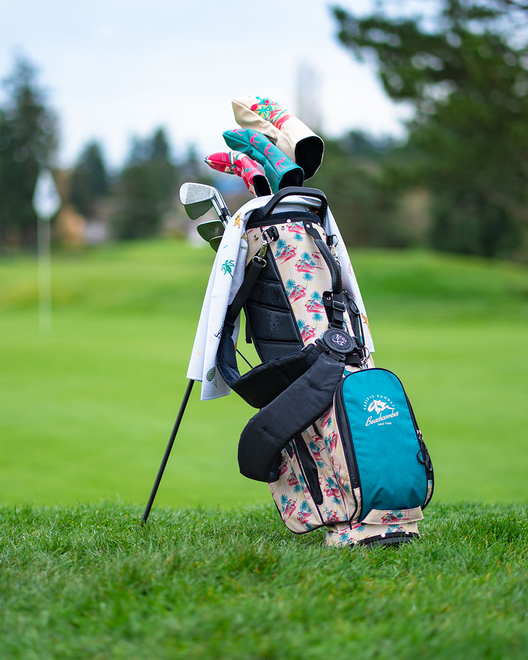 Pacific Sunday Beachcomber Golf Bag. 100% waterproof and premium quality golf bag.