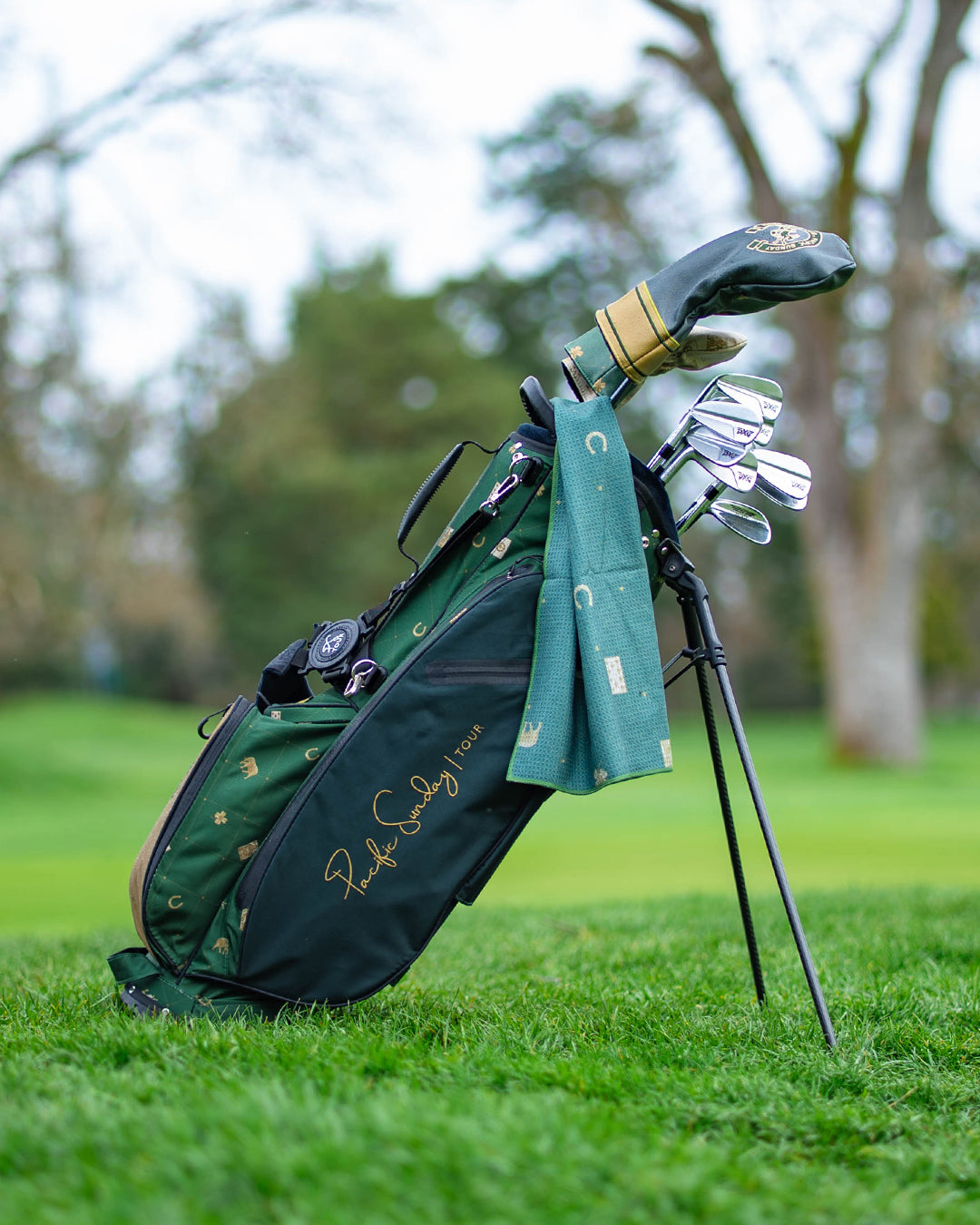 Pacific Sunday Gambler Golf Bag. 100% waterproof and premium quality golf bag.