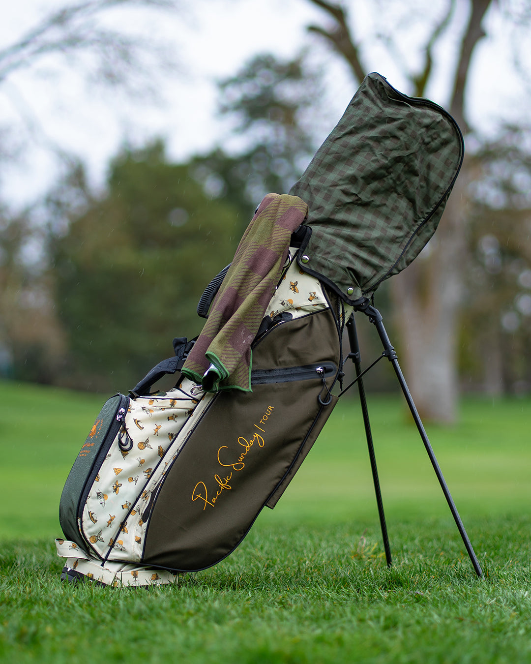 Pacific Sunday Weekend Warrior Golf Bag. 100% waterproof and premium quality golf bag.