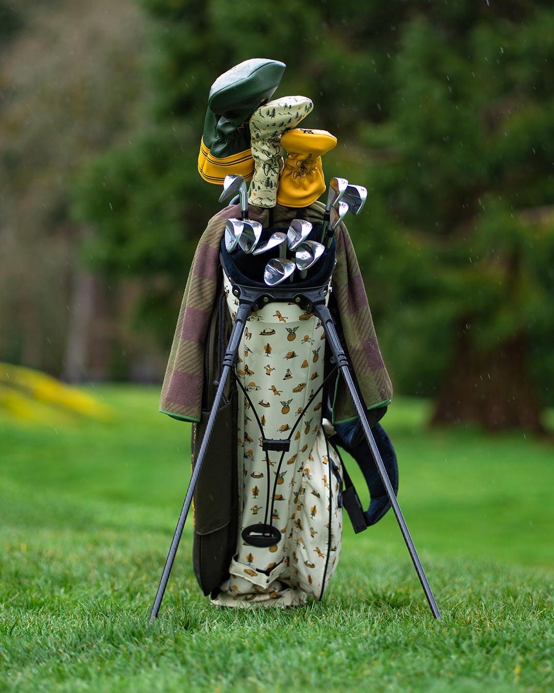 Pacific Sunday Weekend Warrior Golf Bag. 100% waterproof and premium quality golf bag.