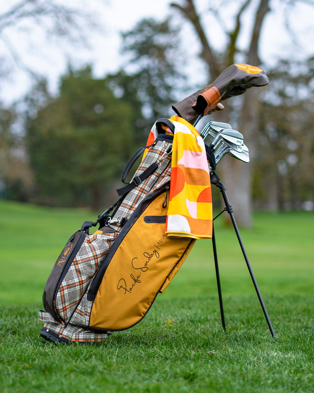 Pacific Sunday Wormburner Golf Bag. 100% waterproof and premium quality golf bag.